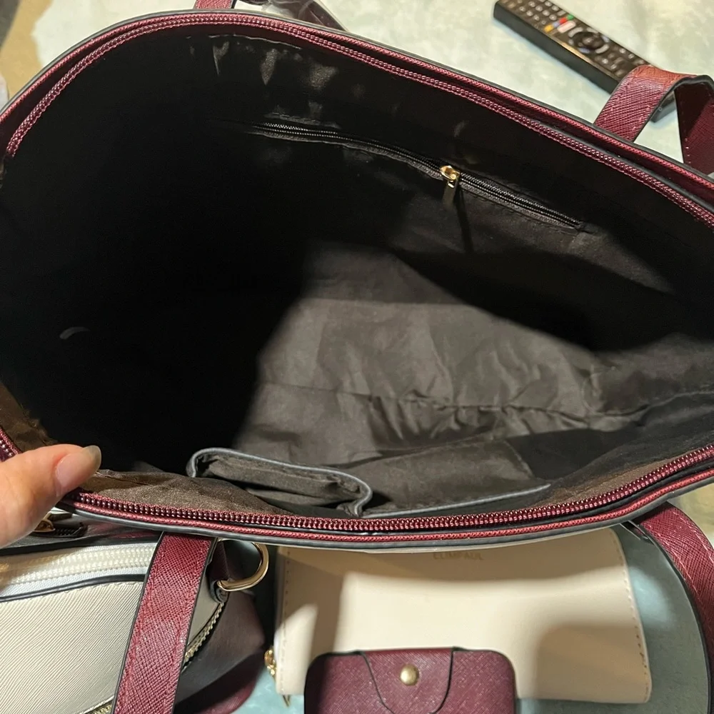 NWT TOTE SET - Picture 8 of 8